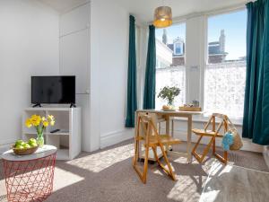 Bay Tree View - Uk51428