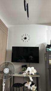 Modern apartment with balcony and Pool View