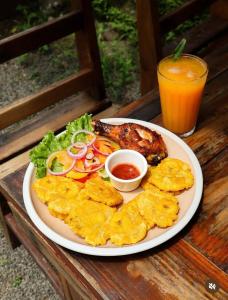 Hostel, Café & Garden Travelers - Tradición Panameña