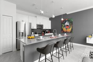 Last Minute Disney Getaway Private Pool Themed Bedrooms. Book Now 56757