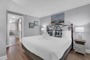 Bluewater Resort 1BR Condo Steps From Beach