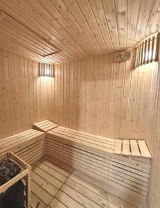 C271 Condo 1BR Gym Sauna Pool 650m Beach