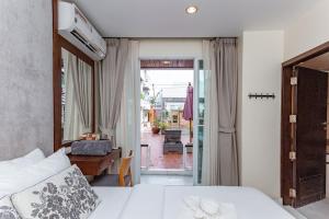 C272 Condo1BR Poolside Near Beach & Fisherman Village