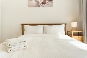 Sea View Modern 2BHK Apartment with Balcony