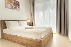 Sea View Modern 2BHK Apartment with Balcony