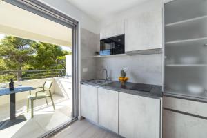 Premium Beachfront Apartment Sea - Residence Srzić