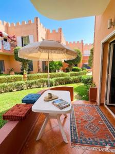 LArt de Vivre Cosy avec Terrasse et Piscine