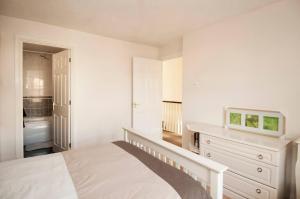 Private Double Room ensuite in Cheshunt nr London