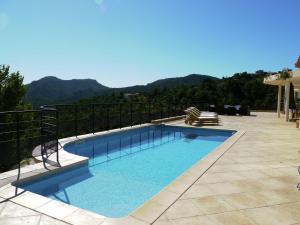 Villas Opulent Villa in Les Adrets de l Est rel With Swimming Pool : photos des chambres