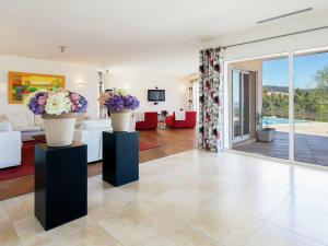 Villas Opulent Villa in Les Adrets de l Est rel With Swimming Pool : photos des chambres