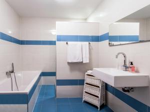 Villas Opulent Villa in Les Adrets de l Est rel : photos des chambres