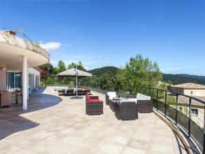 Villas Opulent Villa in Les Adrets de l Est rel With Swimming Pool : photos des chambres