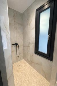 Like a Royal - Modern Garden Studio in Neos Kosmos