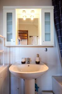 Cozy Windmill View Apartment