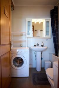 Cozy Windmill View Apartment