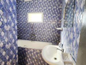 Spacieuse Maison 3 Chambres avec Jardin & Garage Privé