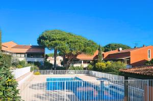 Cozy duplex with swimming pool and terrace in Fréjus