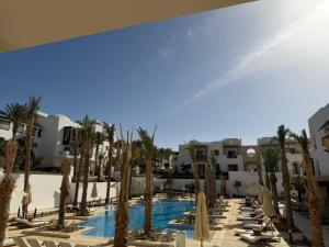 Ancient Sands Brand New Studio Pool View