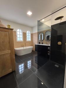 Grande maison avec piscine