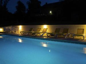 Maisons de vacances Spacious Holiday Home in Sussac with Pool : photos des chambres