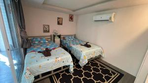 Secret Garden House - 2BR Cozy Home with Garden & Workspace