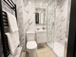133 Wood Green Studios to Central London