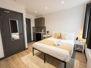133 Wood Green Studios to Central London