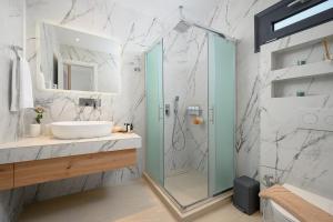 House 143 steps to the sea