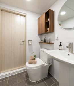 Stay ON - Seoul Seongsu Near Gentle Monster Yeonmujang-gil Café Street and Hangang Park - 3minute walk from the airport bus stop - free luggage storage