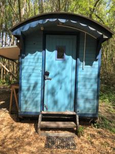 Nightingale Camp private Glamping with hot tub