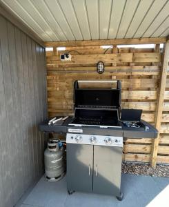 New cozy chalet and private garden with sauna and outdoor bath near Amsterdam