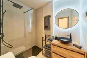Heart of Malaga Rooftop Pool with Private Parking