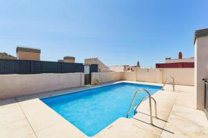 Heart of Malaga Rooftop Pool with Private Parking