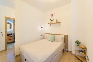 Heart of Malaga Rooftop Pool with Private Parking
