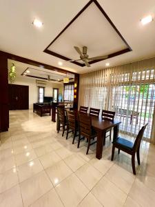 Balinese Homestay at Town Area 18pax Nice Garden suitable forEvent