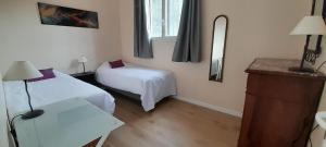 Haut de villa calme, 2 chambres et vue dégagée - proche calanques