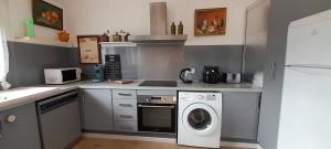 Haut de villa calme, 2 chambres et vue dégagée - proche calanques