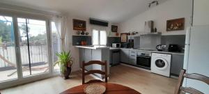 Haut de villa calme, 2 chambres et vue dégagée - proche calanques