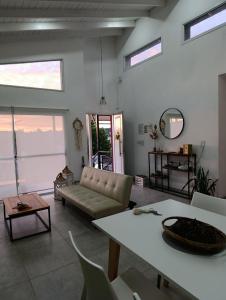 Casa con piscina y vistas a las sierras en Potrero de los Funes- Casa Sawa