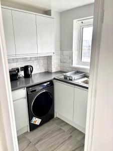 Newly Renovated 2-bed Near City Airport