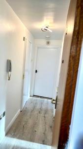 Newly Renovated 2-bed Near City Airport