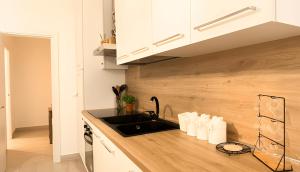 NEW! Rome Cozy Retreat - 15min Colosseum & 5min Metro - Wifi, AC