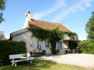 Maisons de vacances Cozy Cottage near Lake in Vitry-Lache : photos des chambres