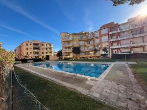 appartement EMPURIABRAVA à 150 Mêtres de la plage