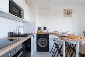 9 min from Disney - Cozy for 4 - Parking & Wi-Fi