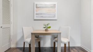 Landing Amazing 1BD Tennis Court Clubhouse