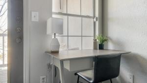 Landing Amazing 1BD Tennis Court Clubhouse