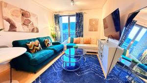 Two bed 2 bath opp tube station zone 2