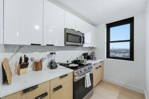 Near MetLife & NYC Spacious 2BR Apt 12