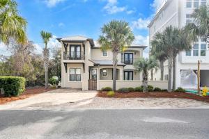 5 BD & 5 BA Home - Walk to the Beach